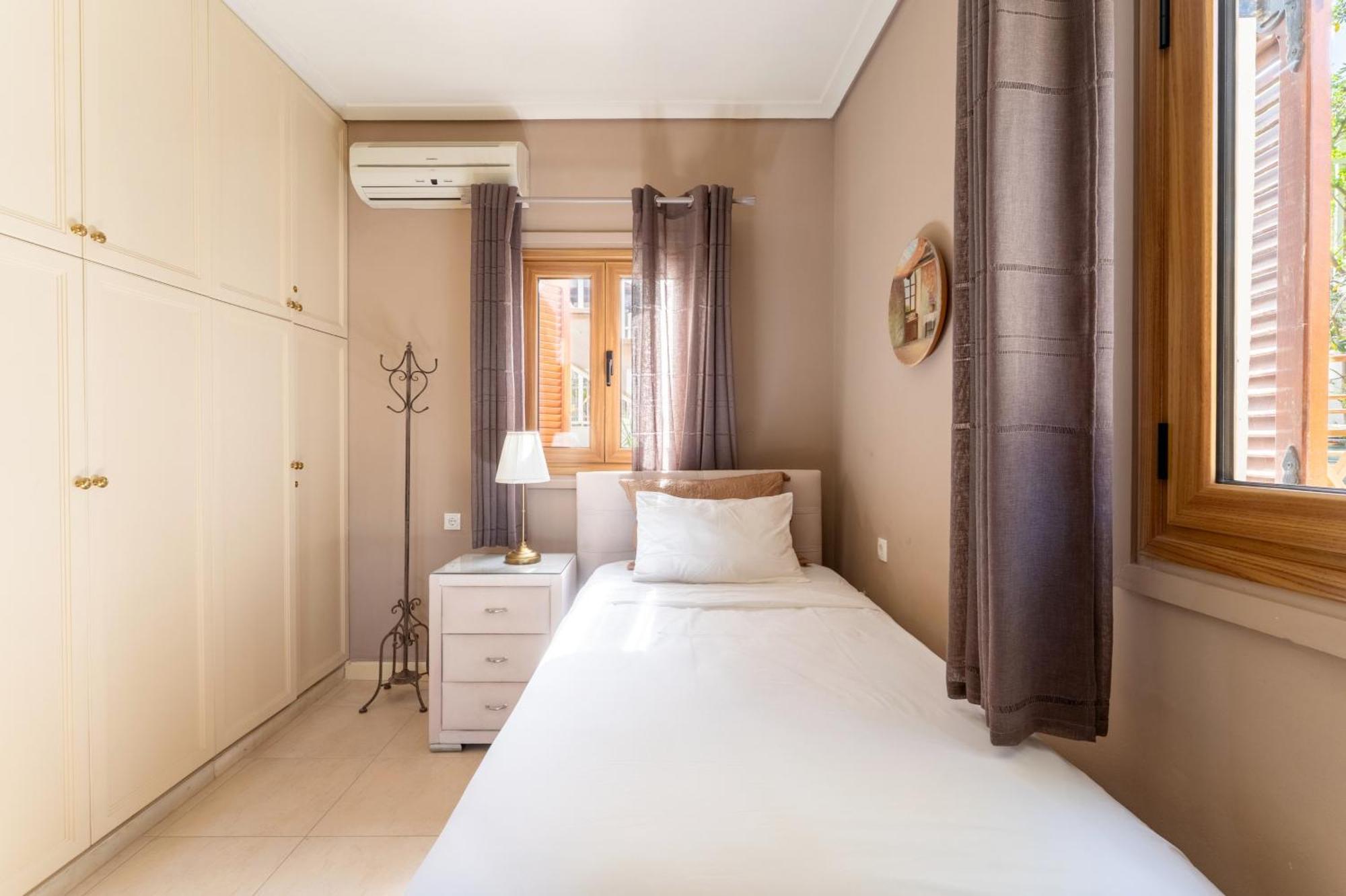 The House Of Gratitude - Poolside Retreat Villa Loutra Oraias Elenis Bagian luar foto